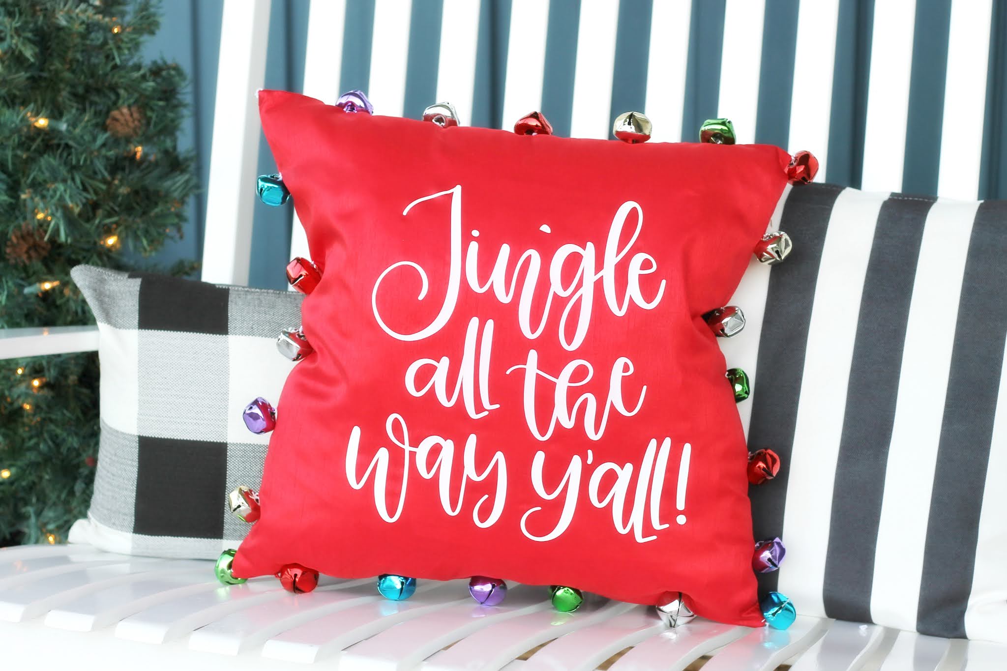 Ginger Snap Crafts Jingle Pillow {tutorial}