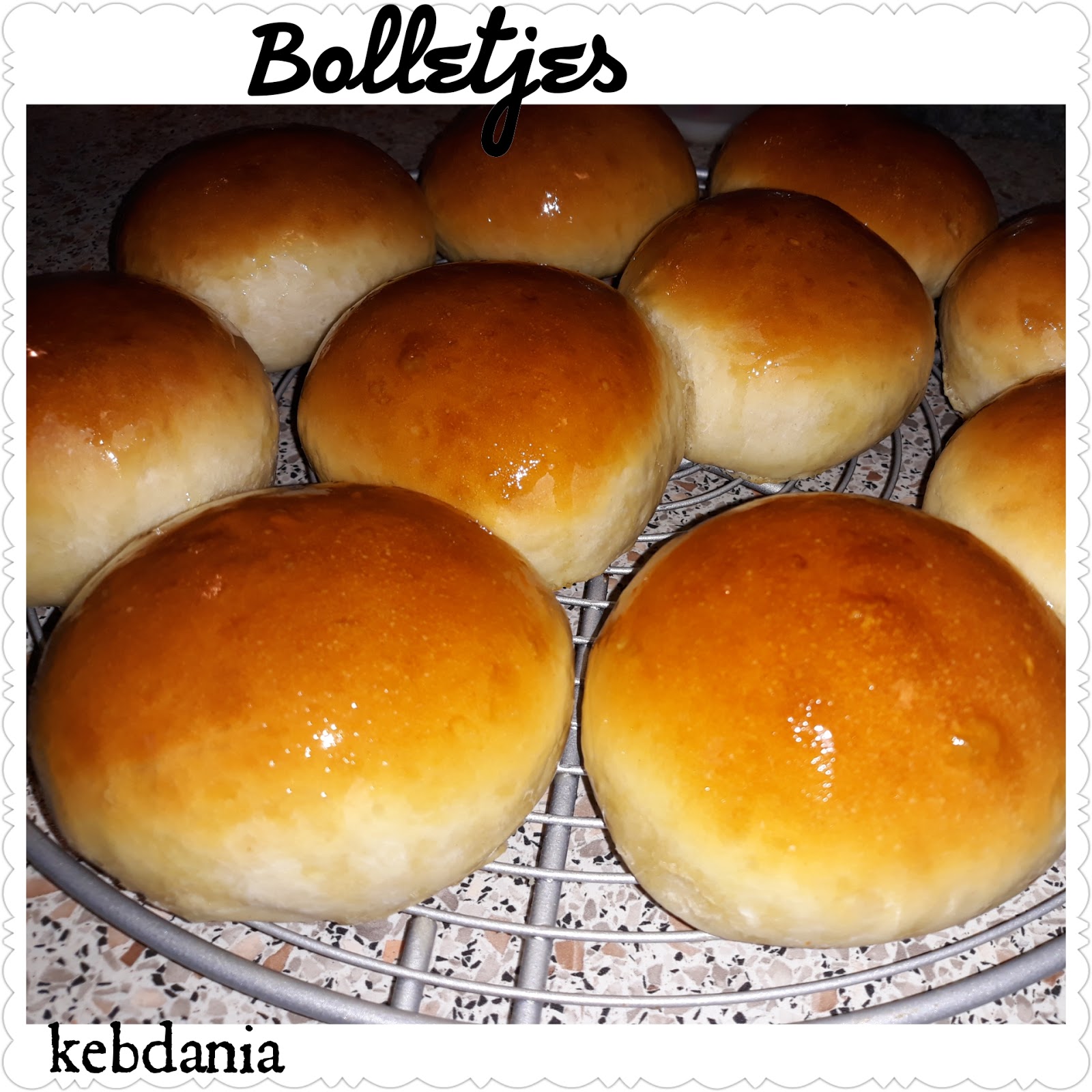 Witte bolletjes en punten. Witte bolletjes en punten.