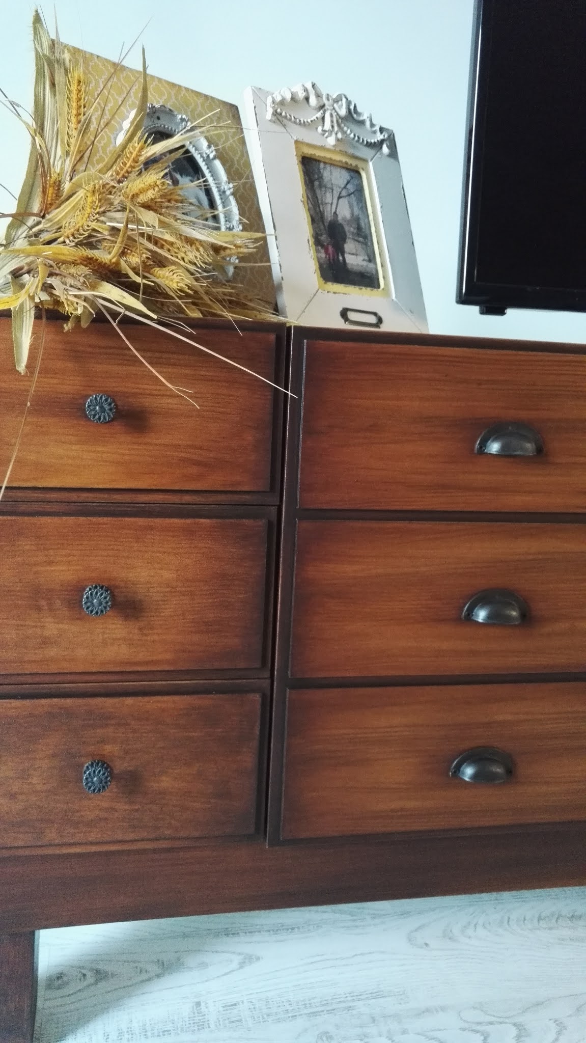 TV Ünitesi Yenileme Masif Ahşap Görünümlü Boyama Nasıl TV Ünitesi Yenileme Masif Ahşap Görünümlü Boyama Nasıl