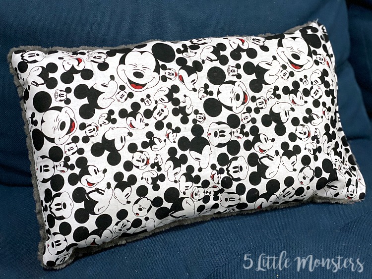 DIY Travel Neck Pillow Free Pattern - Agnes Creates