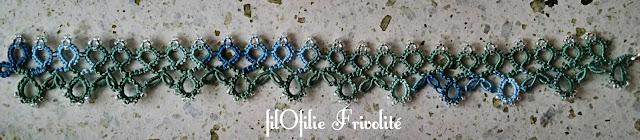 bracelet en frivolité avec petits anneaux roulottés, adapté d'une bordure de Nellie Ellison, avec fil en coton et rocailles Miyuki