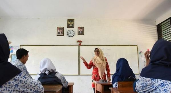 Guru di Pemkab Purwakarta akan memperoleh 50 juta Guru di Pemkab Purwakarta akan memperoleh 50 juta