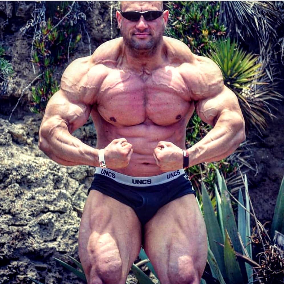 Игорь Костюнин IFBB Pro бодибилдер