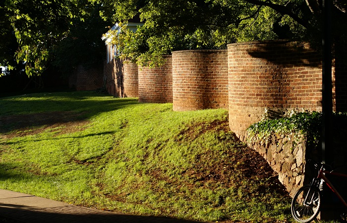 Crinkle Crankle Wall | The Wavy Brick Garden Wall In United Kingdom