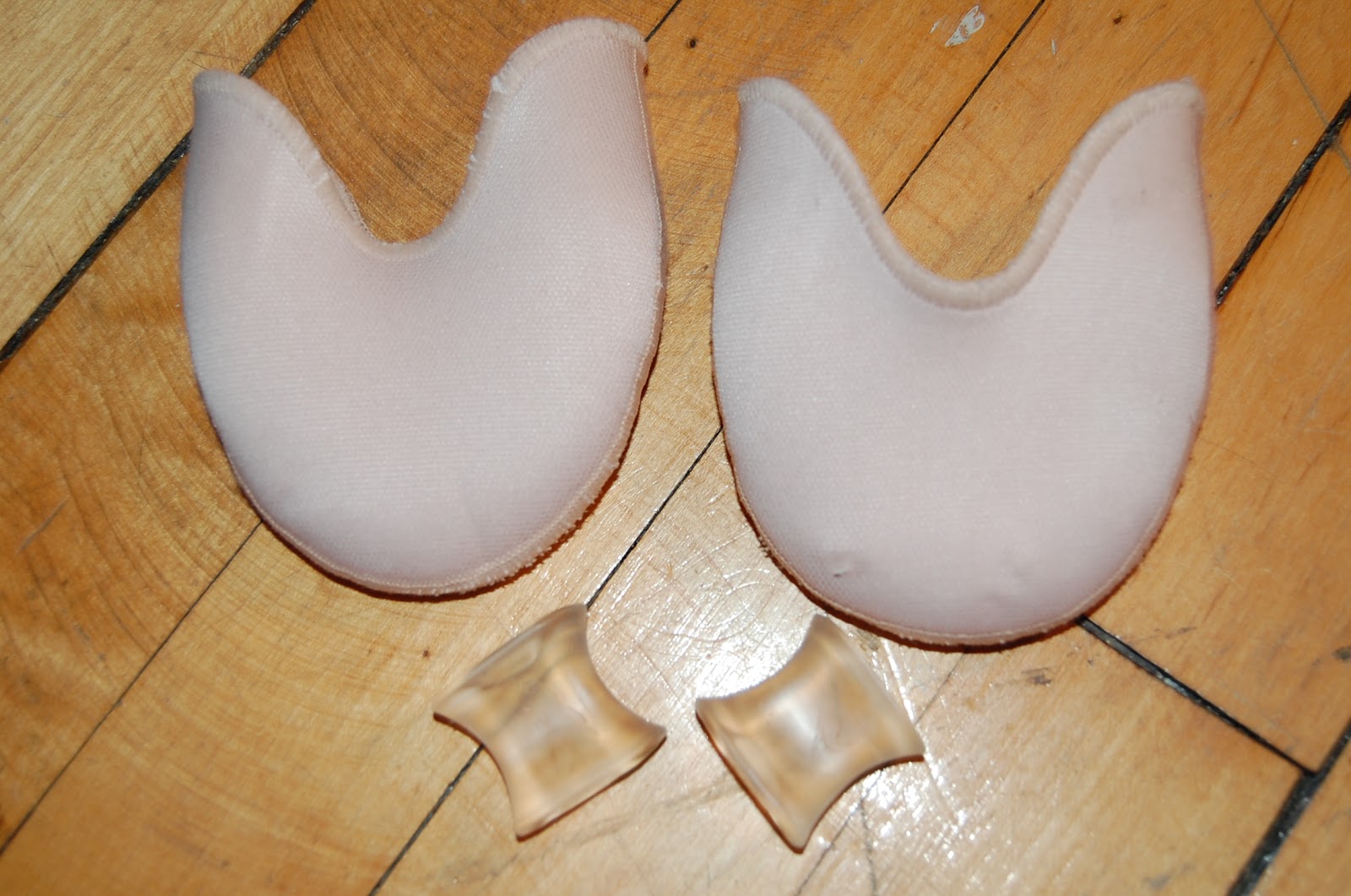 Jet Glue, Pointe Fit & a Video!