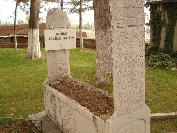 Halima-Sultan-Grave