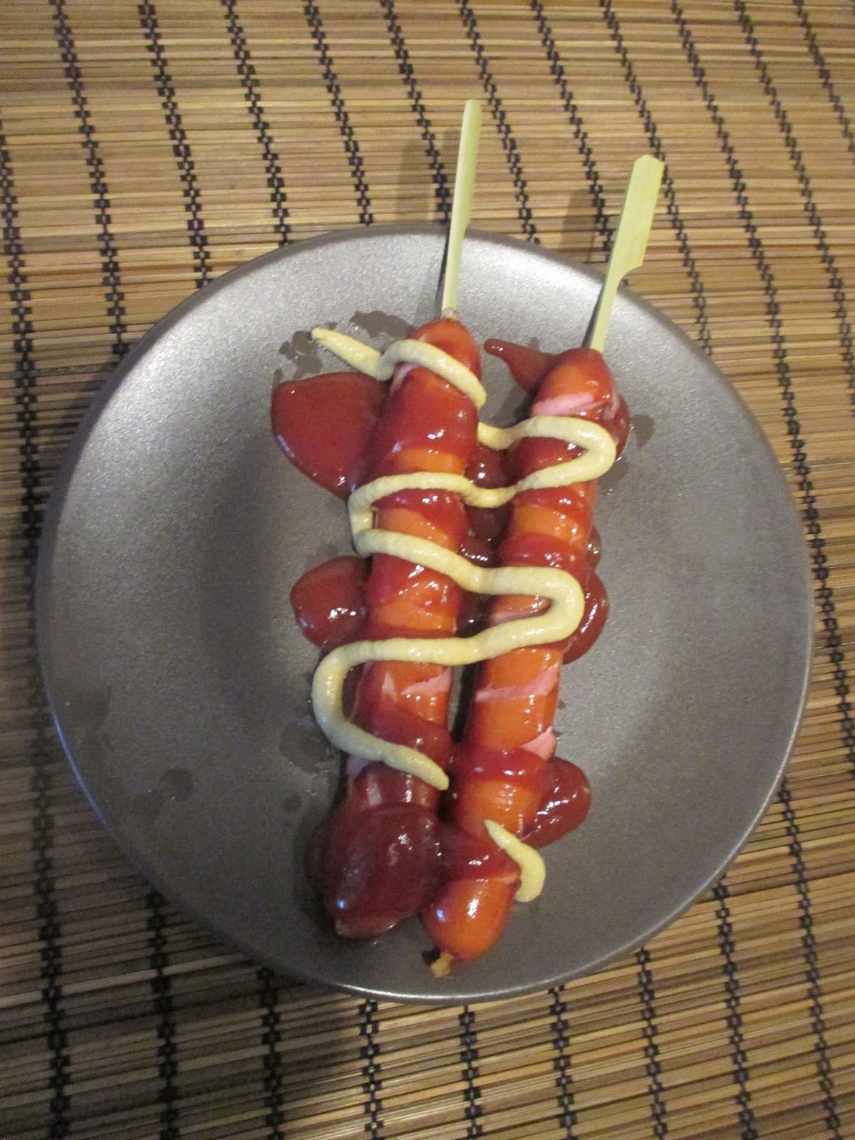 Otaku Family: フランクフルト - Würstchen am Spieß