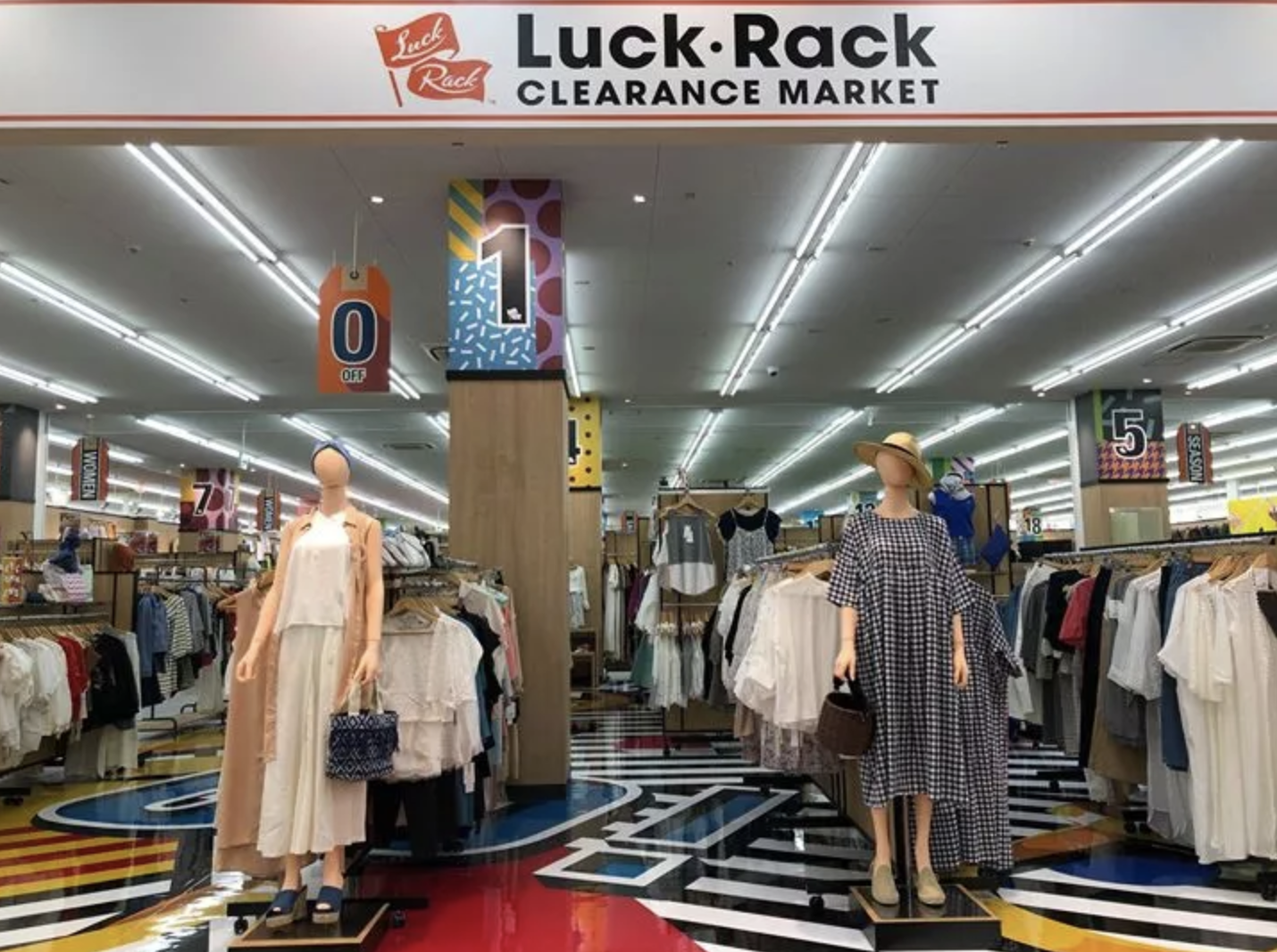 日本初 アウトレットのお店 ラック ラック クリアランス マーケット