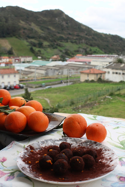 trufas de avena, cacao y mandarina // trufas de avena, limón y coco