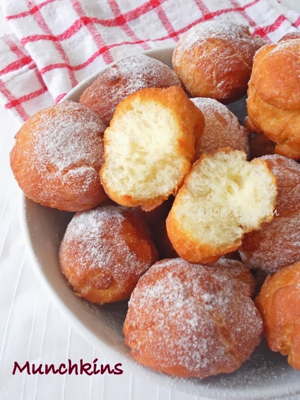 Homemade Doughnut Recipes - Dunkin Donuts Sugar Munchkins Homemade Doughnut Recipes for National Donut Day | Homemade Recipes https://homemaderecipes.com/holiday-event/22-homemade-donut-recipes-for-national-donut-day