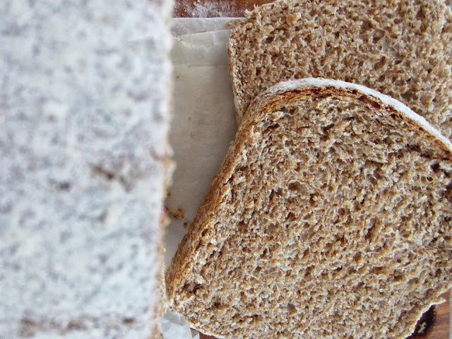 rebanadas de pan de harina integral