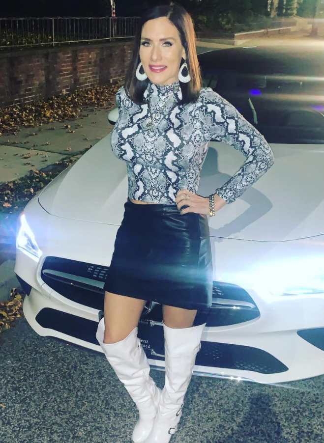 THE APPRECIATION OF NEWSWOMEN WEARING BOOTS BLOG ERIN LOGAN IS WHITE