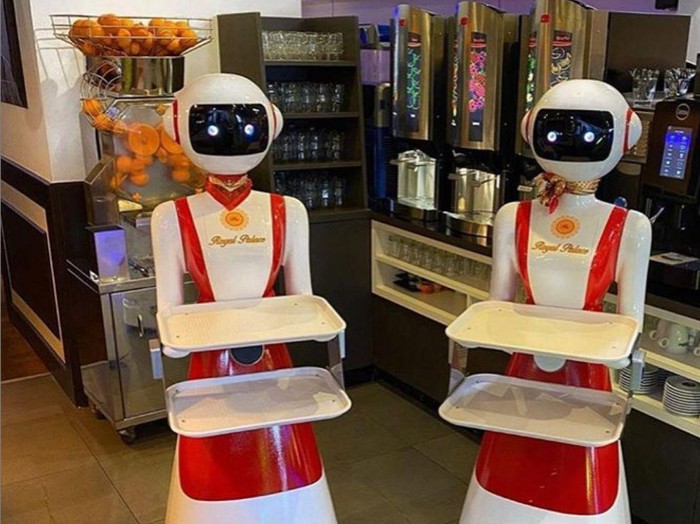 Robot Kini Sudah Menjadi Pelayan Restoran, Ini Buktinya 7 Robot%2BKini%2BSudah%2BMenjadi%2BPelayan%2BRestoran
