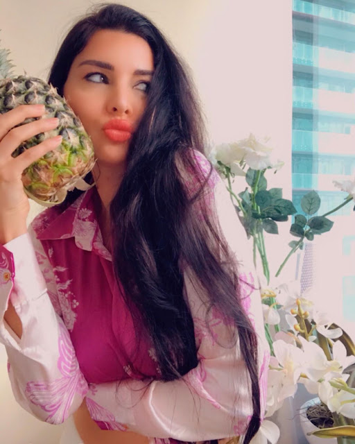 صور لاميتا فرنجية ، احدث صور لاميتا فرنجية بشورت ابيض خطير