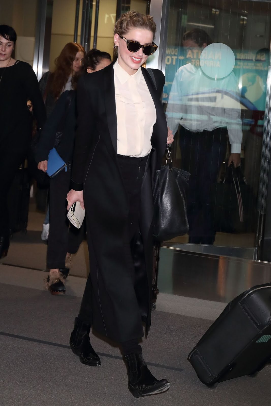 Amber Heard At Narita International Airport Japan - Top 10 Ranker