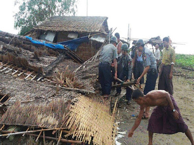 ေလျပင္းတိုက္ခတ္မႈေၾကာင့္ ေနအိမ္(၂)လံုးၿပိဳက်