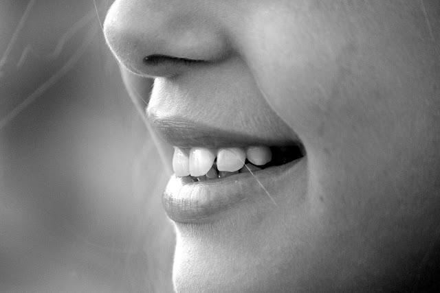 10 Cara Mengatasi Bibir Hitam dengan Bahan Alami
