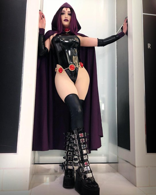 Cosplay Feature: Dominique Skye's Raven! 