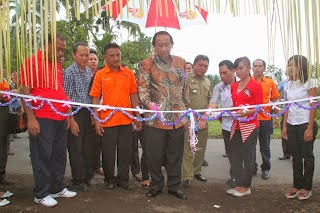 Sondakh Resmikan 3 Proyek PNPM-MP Di Kelurahan Kumersot Sulutekspose