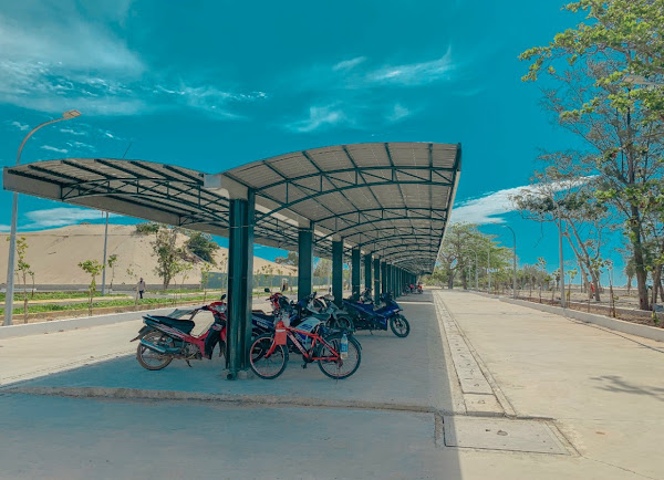 bãi xe tại quảng trường biển Hồ Tràm , toạ lạc tại ngã tư Hồ Tràm