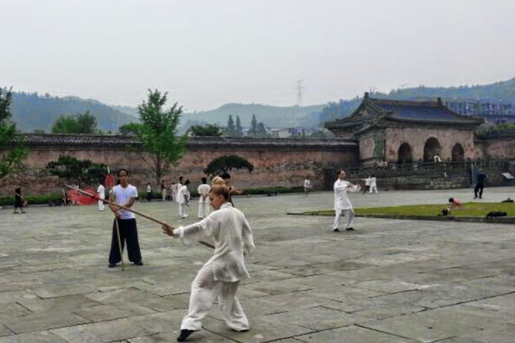 Wudang Kung Fu Paty Lee y Shifu Yuan Xiu Gang - China Training 2014 Wudangshan.