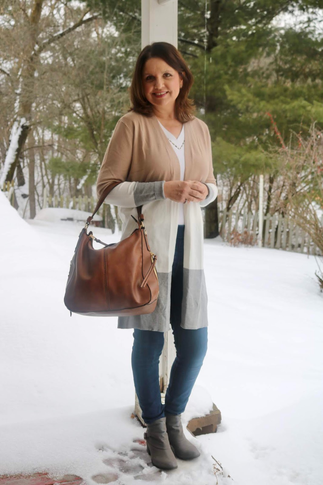 Winter outfit  Hobo bag outfit, Shoulder bag outfit, White bag outfit