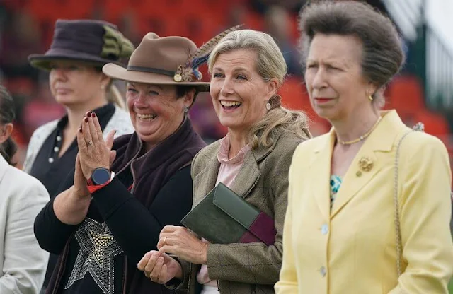 Princess Anne wore a yellow blazer and floral print skirt. Countess of Wessex wore a white pleated skirt