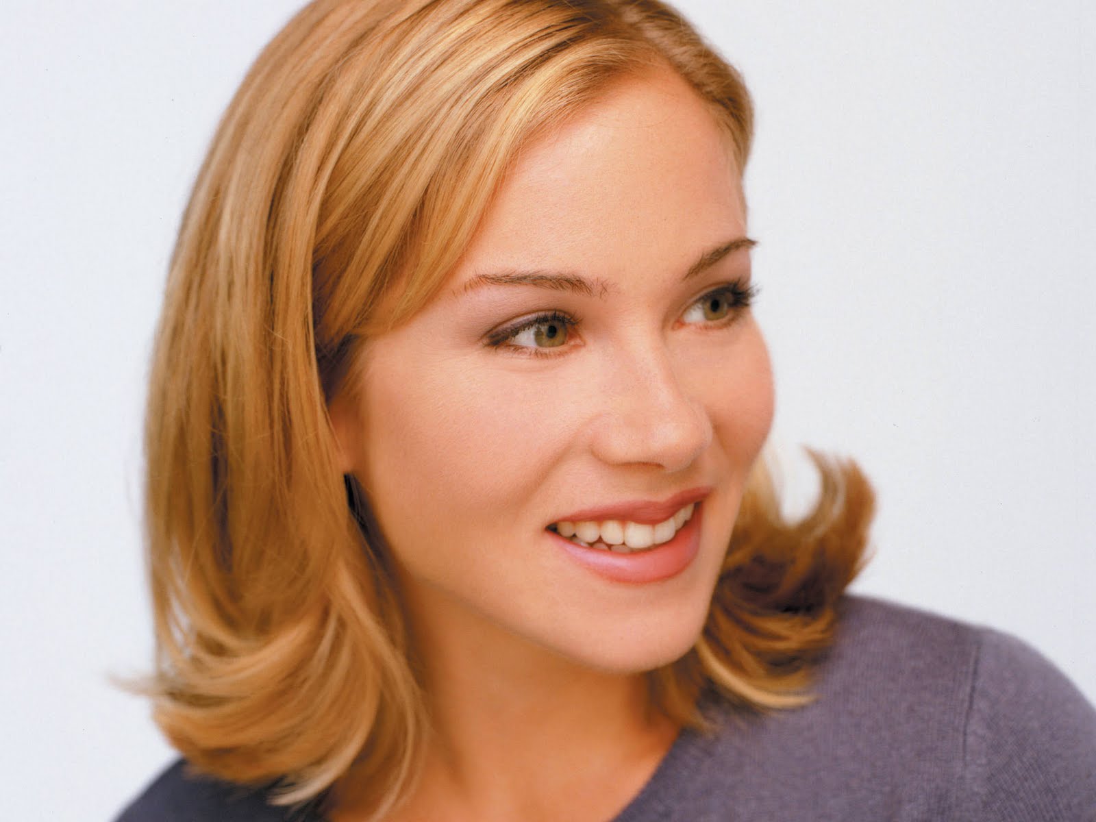 Pictures and Wallpapers of Celebs: Christina Applegate