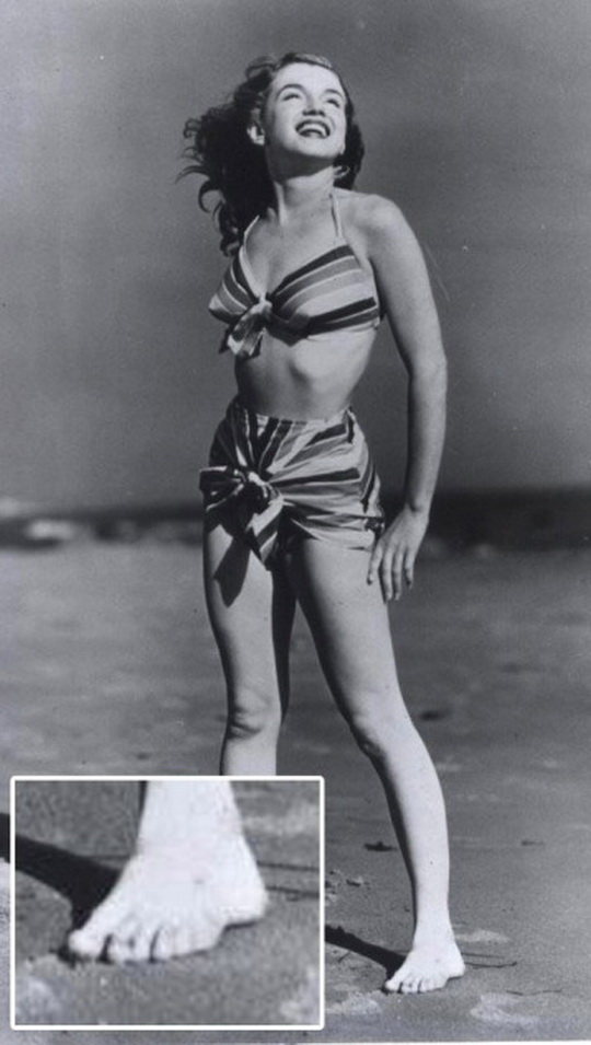 Монро на ногах 6 пальцев. Монро на ногах 6 пальцев. Полидактилия холли берри. Мэрилин монро ноги 6. Норма джин и мэрилин монро.