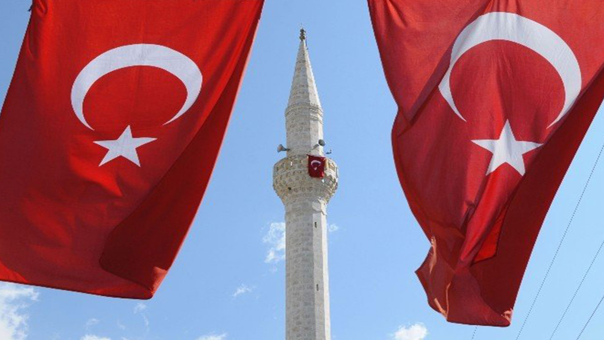en guzel turk bayrakli manzarali camiler 16