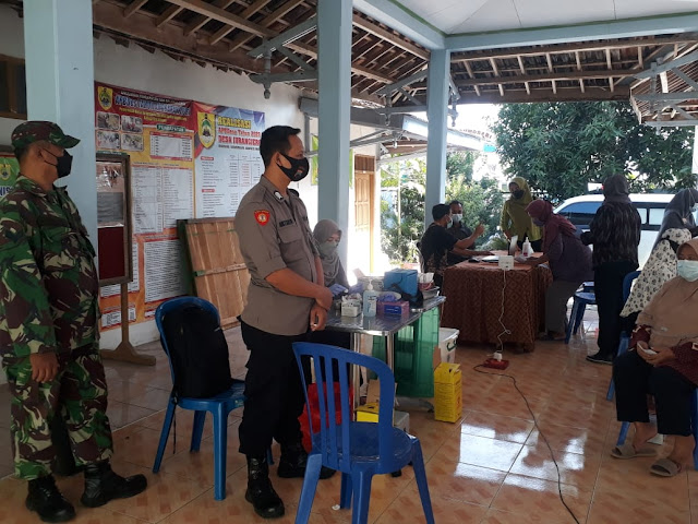 Babinsa Jurangjero Dampingi Vaksinasi Lansia Tahap I Babinsa Jurangjero Dampingi Vaksinasi Lansia Tahap I