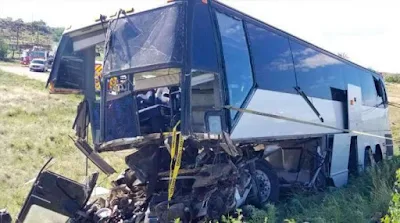 Imagem de ônibus acidentado