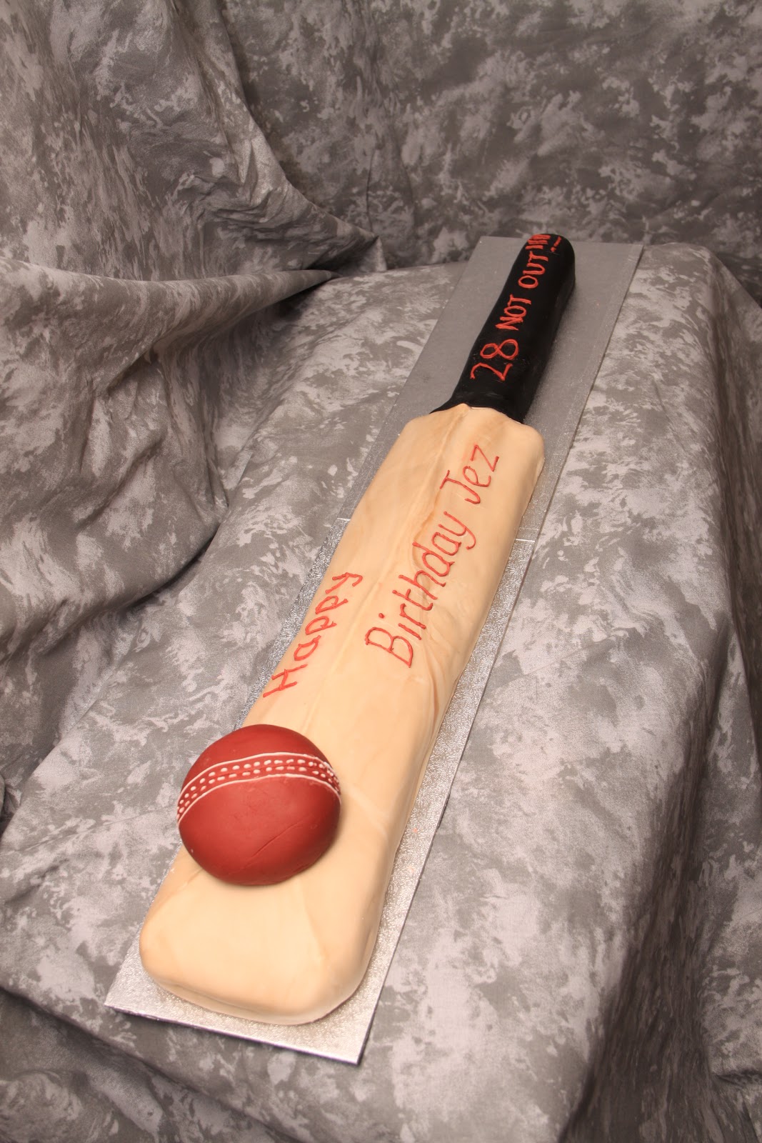 cheryl makes cakes with love!x Cricket bat and ball cake!