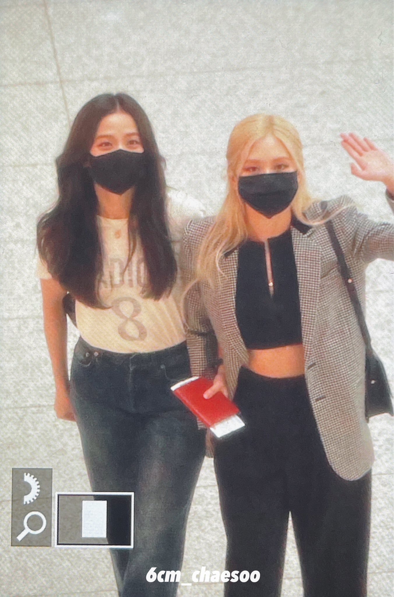 [연예] [사진]         오늘 공항출국한 귀여운 블랙핑크 로제와 지수 사진 모음 -  와이드섬
