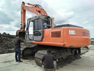 service forklift truck alat berat di karawang subang purwakarta sukabumi tasikmalaya garut bandung