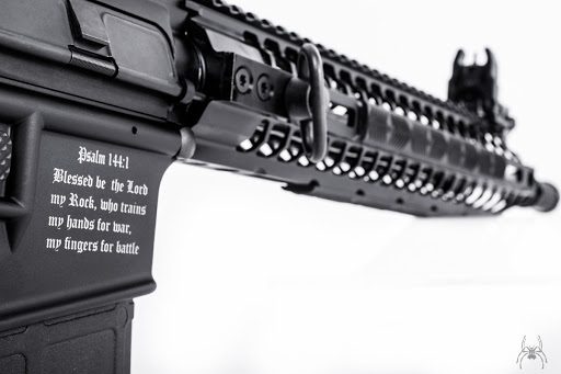 Lanzan un rifle cristiano en EEUU para evitar que caiga en manos de terroristas 000000000%2B%25281%2529