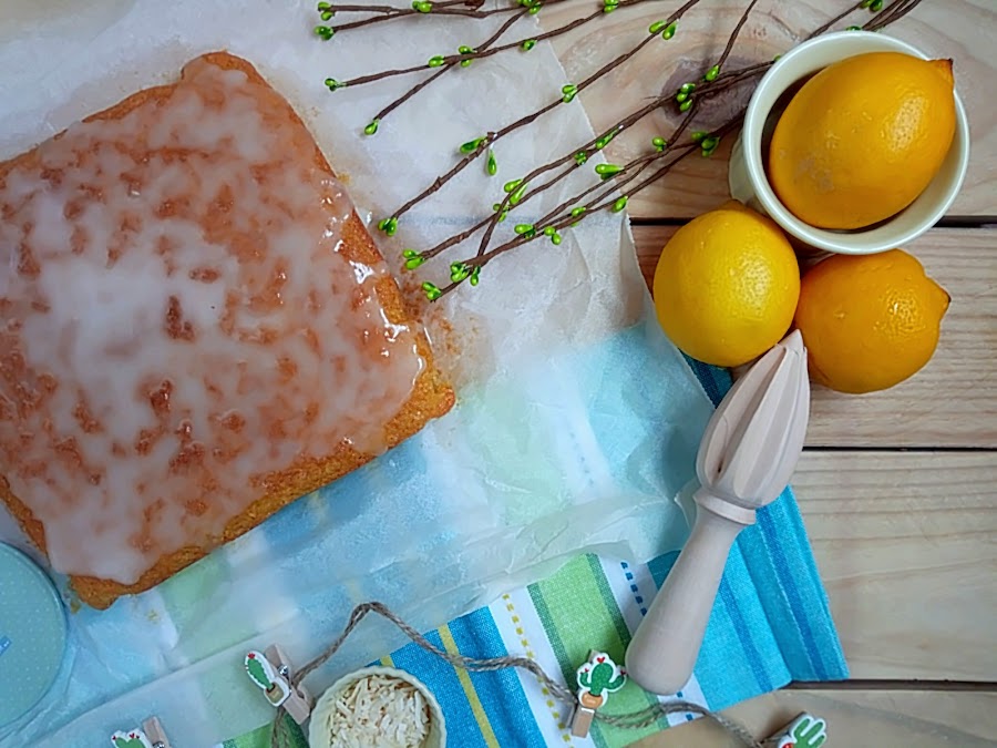 Brownie de limón y coco. Receta de blondie. Lemon blondie recipe. Postres de verano, sencillo, fácil, rápido, rico. Desayuno, merienda. Coconut Cuca