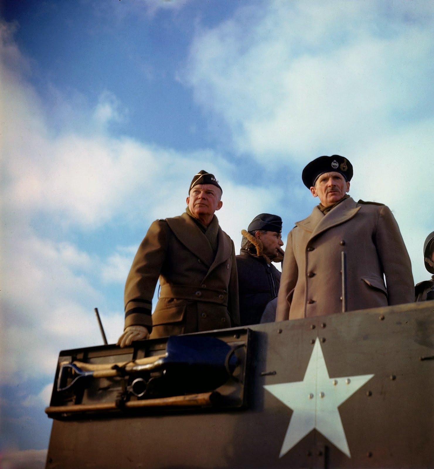 http://1.bp.blogspot.com/-BMvqQqNkRoc/VLacS6m1LnI/AAAAAAABOMg/kYTcRaCLJfI/s1600/Rare+Color+Photographs+from+World+War+II+(7).jpg