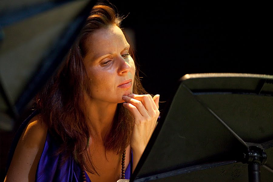 Films Et Séries Tv Avec Florencia Lozano El Blog de HOLA: Report on HOLA Benefit Reading of Florencia Lozano's