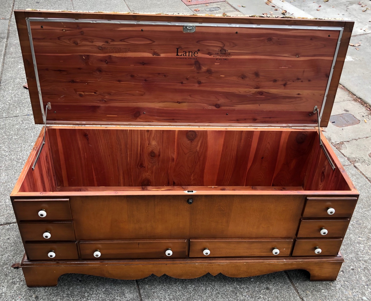UHURU FURNITURE & COLLECTIBLES SOLD 99685 Lane Cedar Lined Chest
