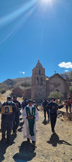 Eindrücke vom Gottesdienst in Chuqui Bolivien