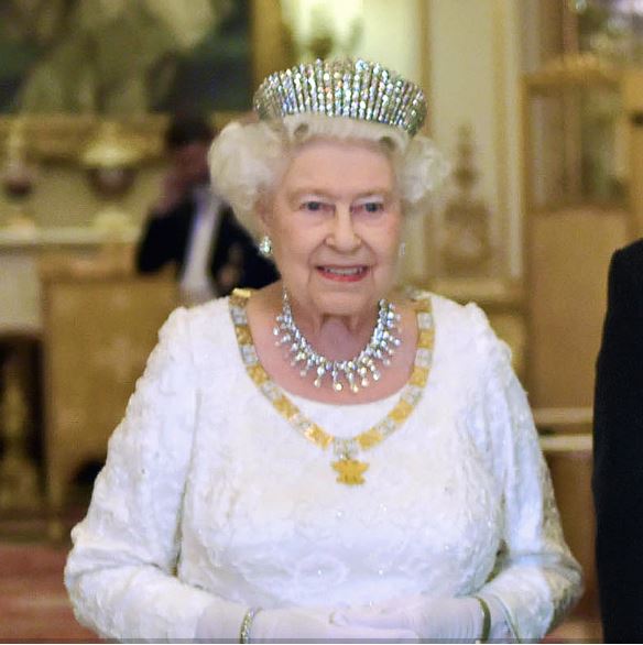 Watch the Kokoshnik Tiara Transform into a Necklace! / The Beading Gem