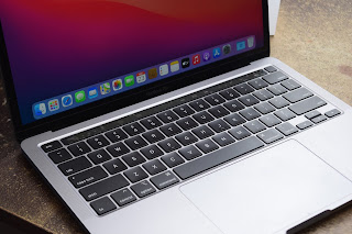 Jual MacBook Pro Retina 2020 Core i5 (13-Inch) Fullset
