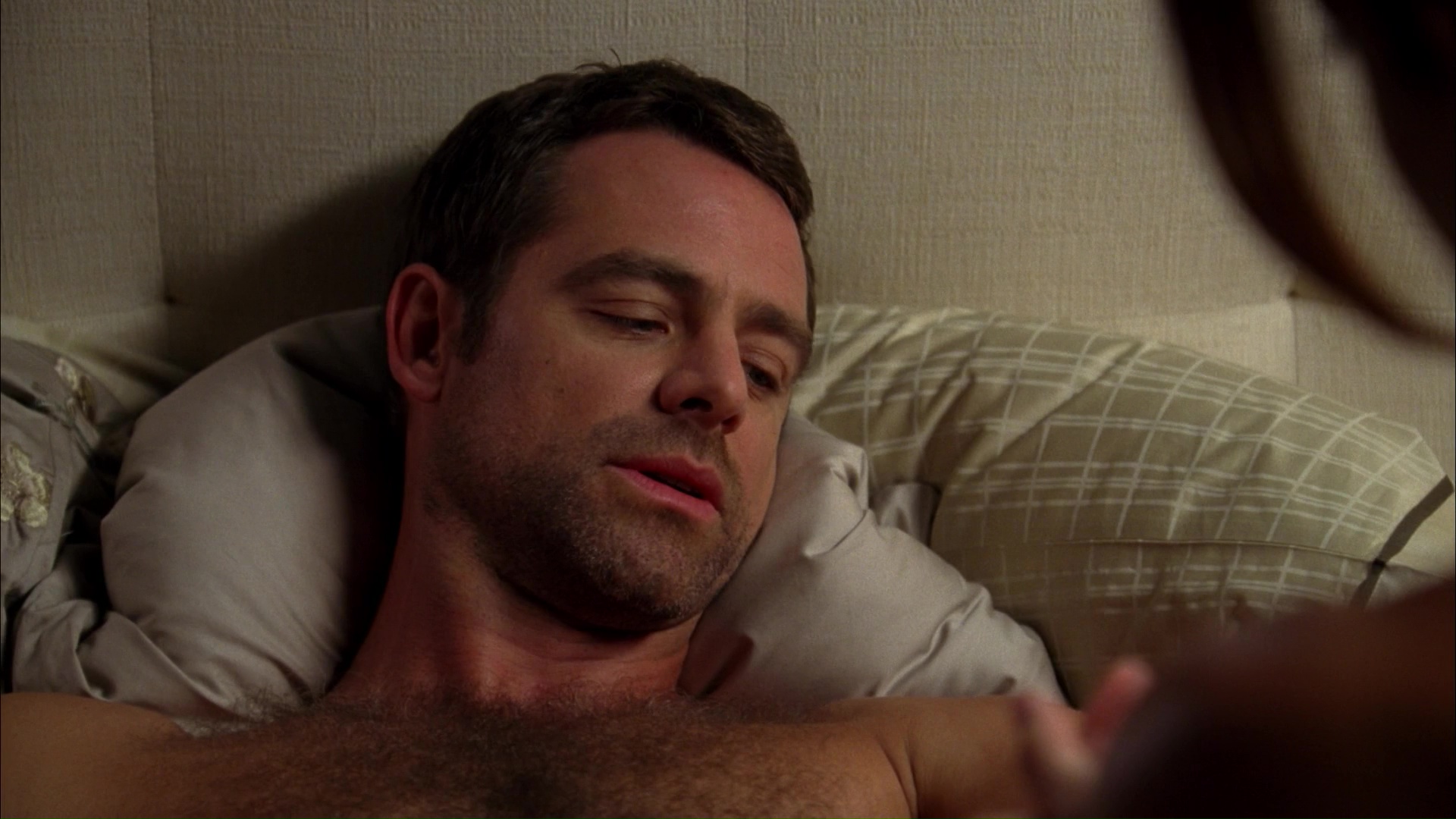 David Sutcliffe shirtless in Private Practice 2-08 "Crime And Punishme...