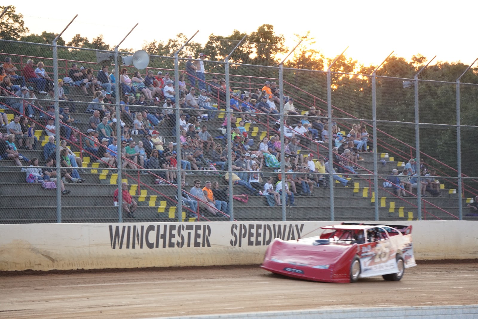 LOOSE IN,TIGHT OFF! WINCHESTER SPEEDWAY