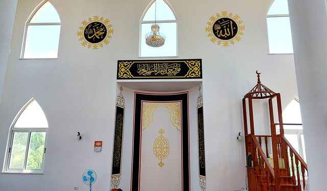 Kaligrafia islame ne xhamin e fshatit Qerret Puke Xhamia%2BQerret%252CPuke