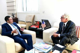 أمزازي يتدارس مع السفير الأمريكي مشروع تكوين الأساتذة في الانجليزية وإدراجها بالابتدائي