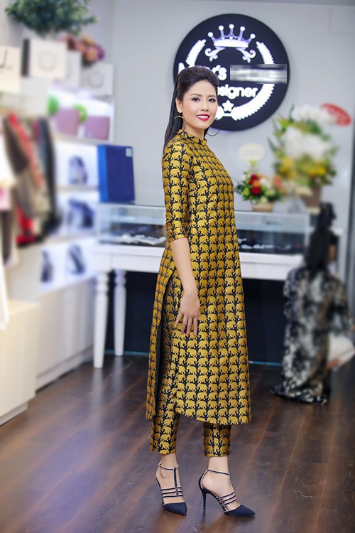 8 kiểu tóc kết hợp với áo dài đẹp nhất của mỹ nhân Việt 31157097070f15ada3ba682afc95e1a0 8 kiểu tóc kết hợp với áo dài đẹp nhất của mỹ nhân Việt