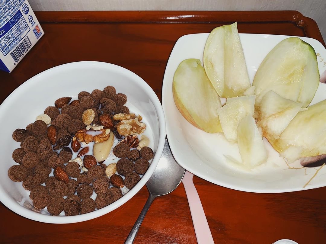 복근이 점점 생기는게 보이는 전소민.kard | 인스티즈