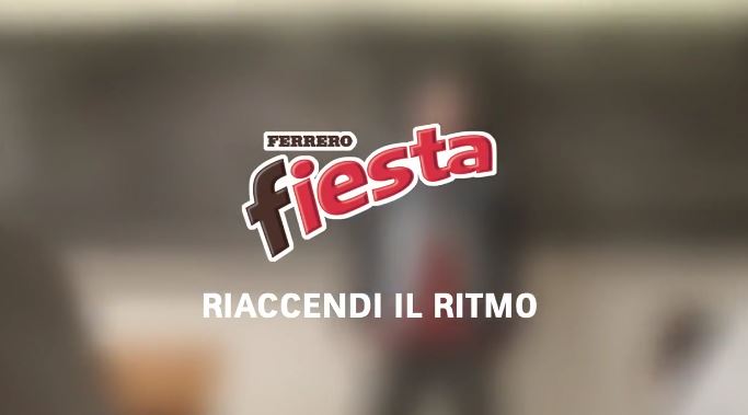 Attore e comico Fiesta pubblicità con rap trigonometrico con Foto - Testimonial Spot Pubblicitario Fiesta 2017